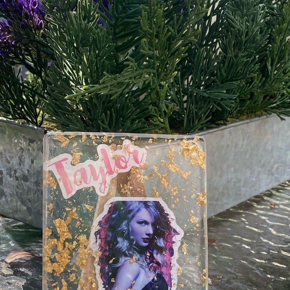 Taylor Swift Pink & Purple Portrait w Gold Flakes Resin Display Art & Mini Easel - Picture 4 of 16